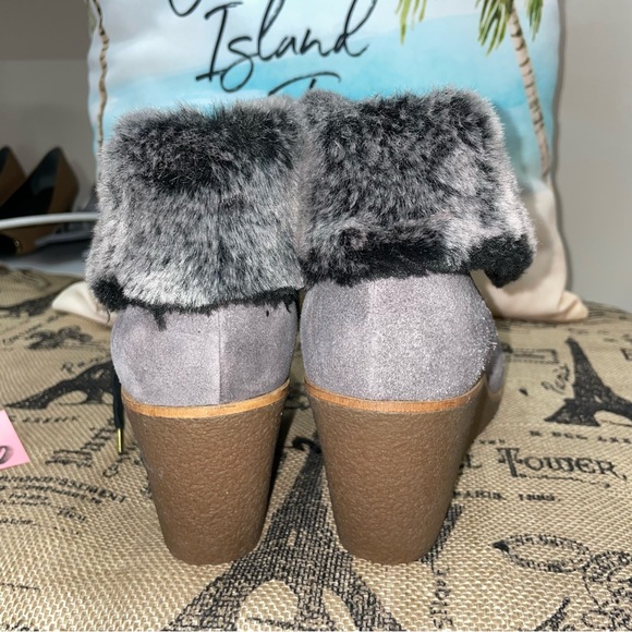 Cole Haan Coralie Wedge Waterproof Suede Gray /Faux Fur Boot Size 10.5B - Picture 7 of 12